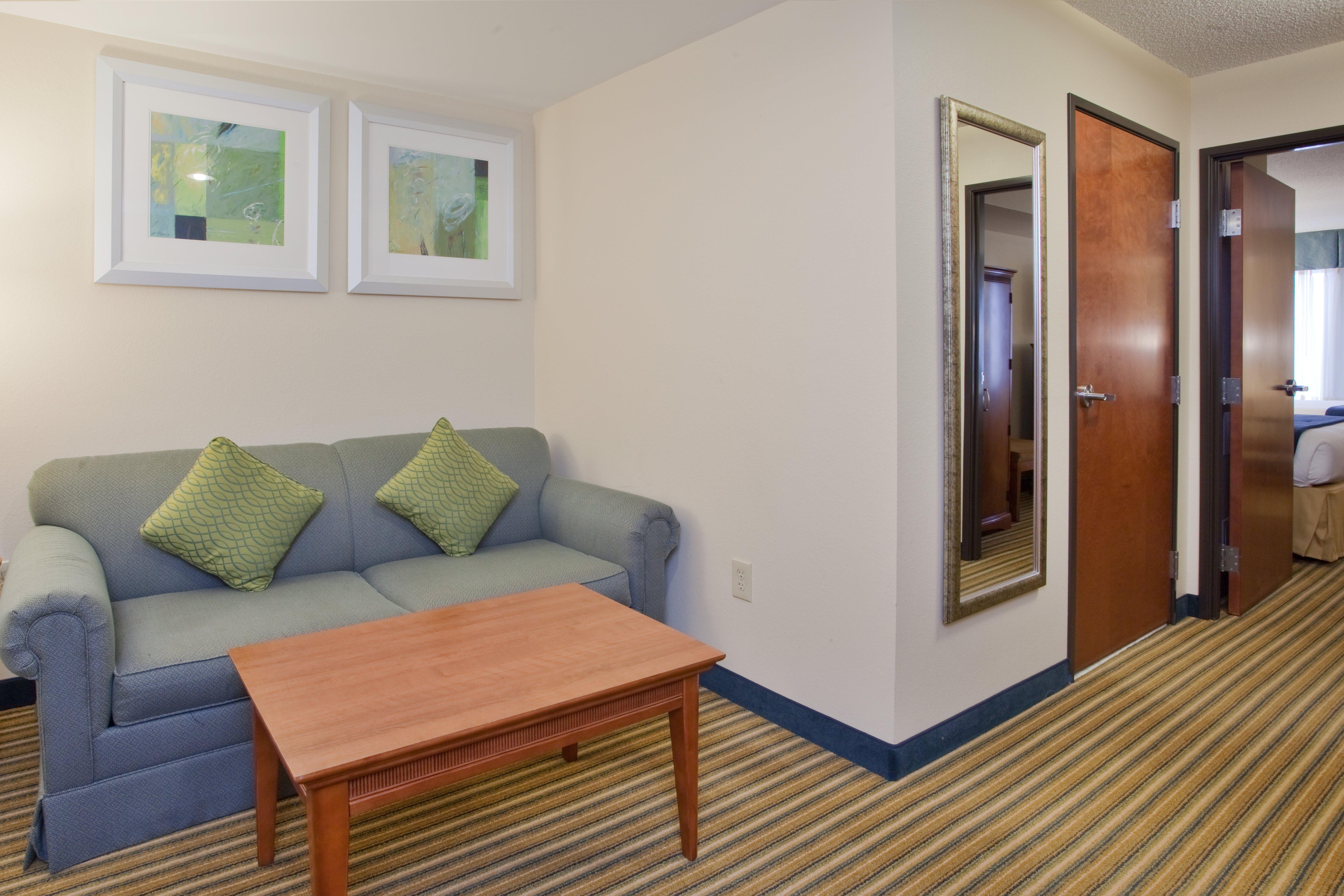 Holiday Inn Express Hotel & Suites Fredericksburg By Ihg Exterior foto