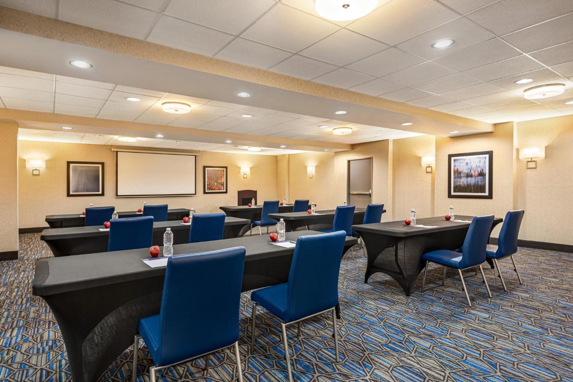 Holiday Inn Express Hotel & Suites Fredericksburg By Ihg Exterior foto