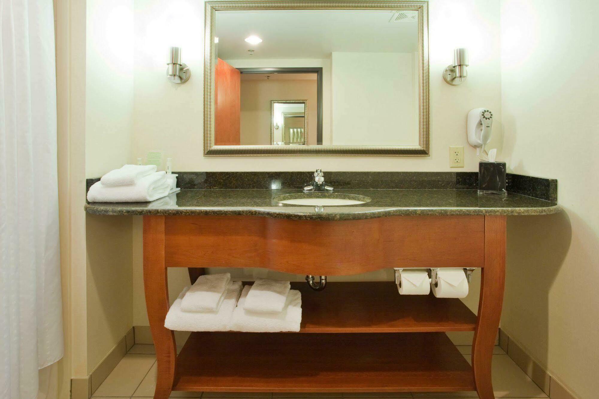 Holiday Inn Express Hotel & Suites Fredericksburg By Ihg Quarto foto